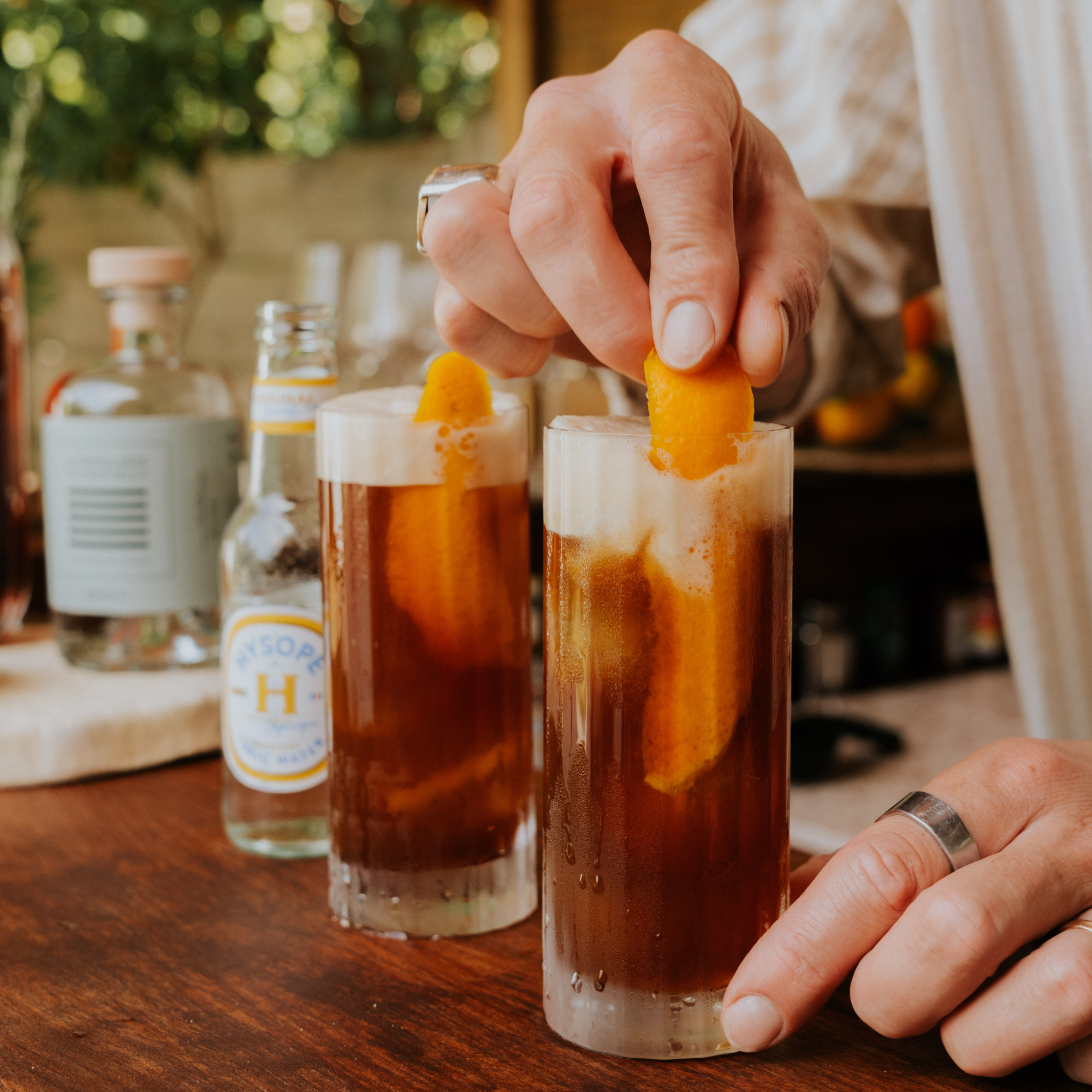 L'Amaretto Martini, une recette cocktail signature Hysope à base d'Amaretto Adriatico, de Vodka et de Tonic Water Original Hysope