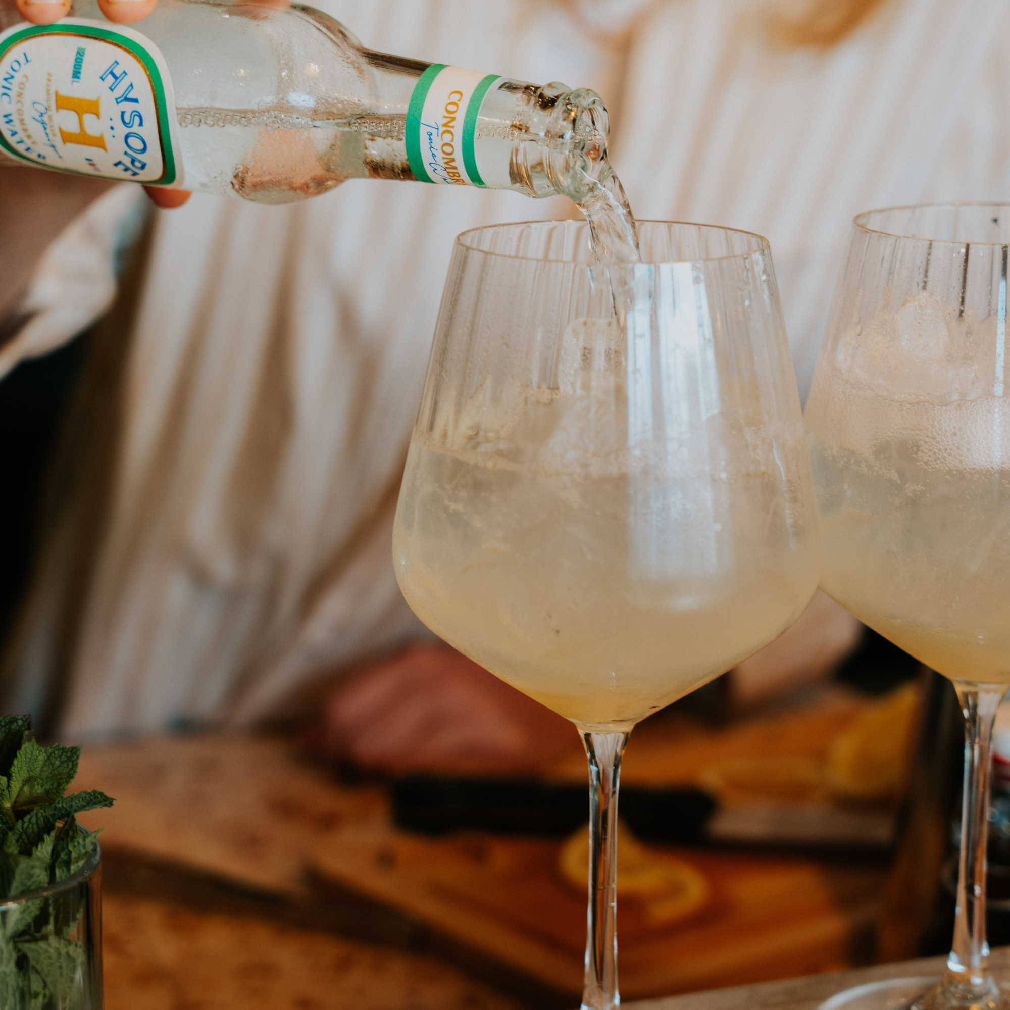 Notre Tonic Water Concombre Hysope dans un spritz français avec la liqueur Fleur de Sureau Giffard