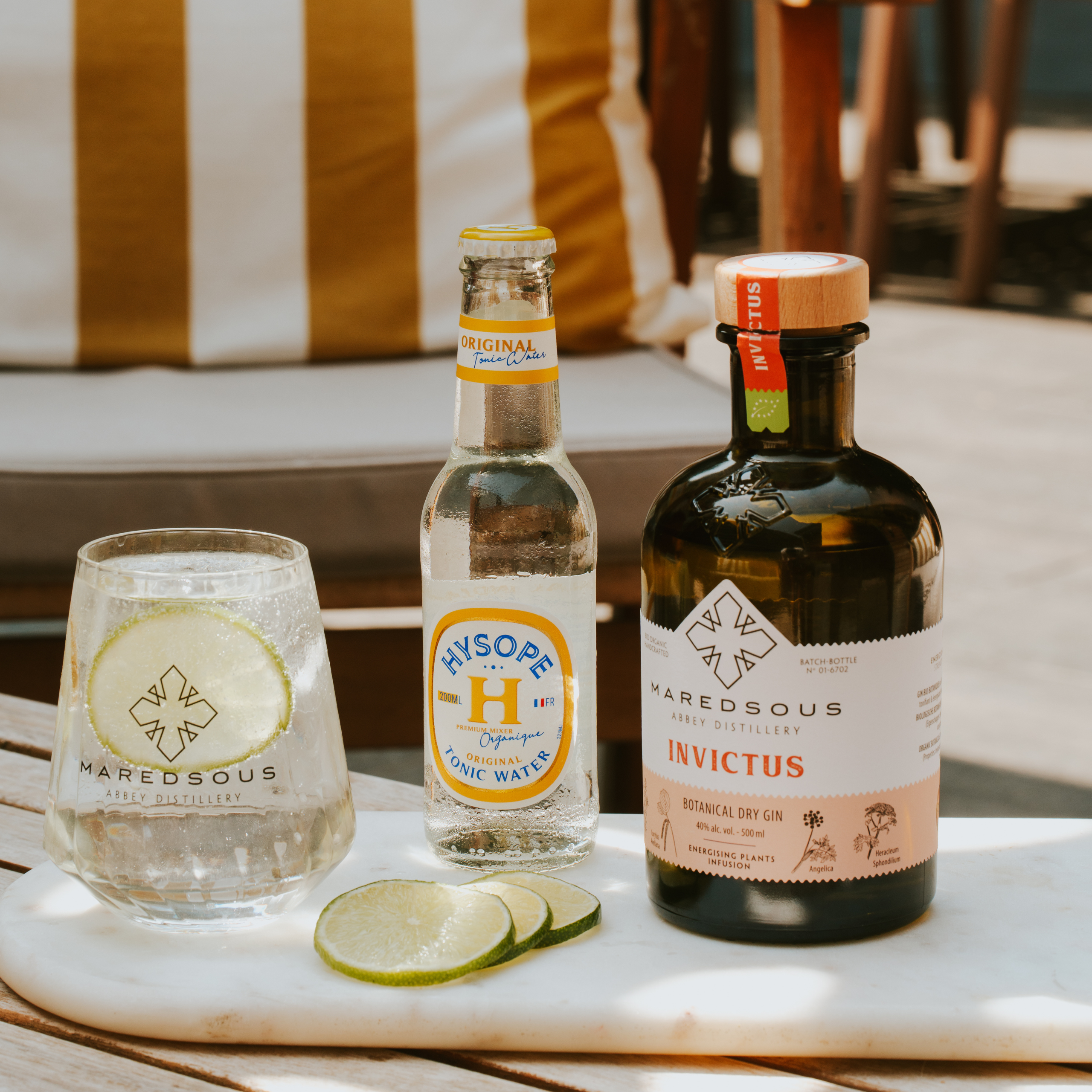 Botanical Gin Tonic avec le gin Invictus de la distillerie belge Maredsous et le Tonic Water Original Hysope