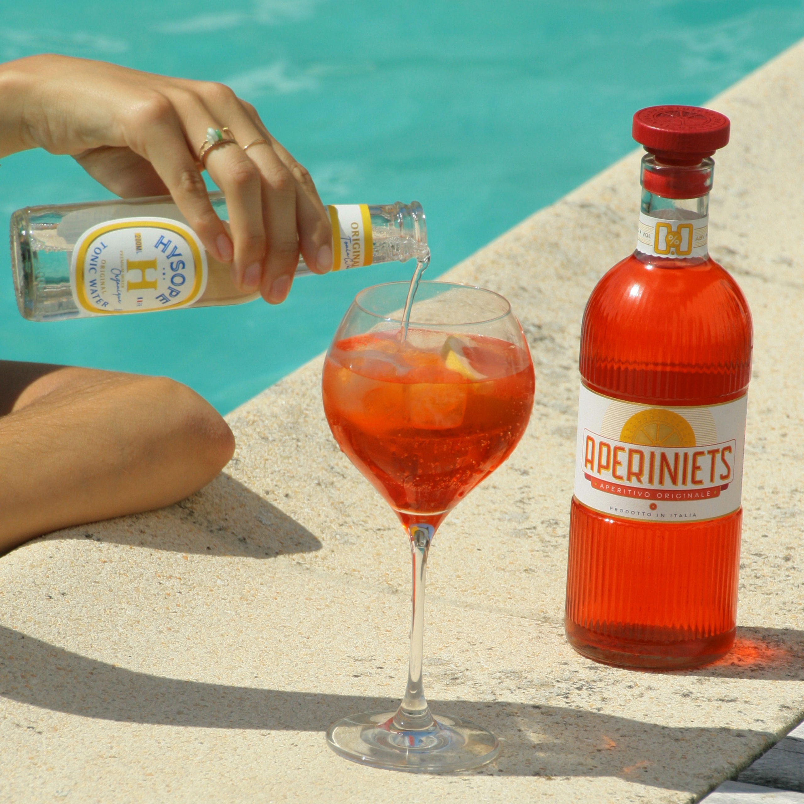 Un joli spritz sans alcool avec Hysope et Aperiniets