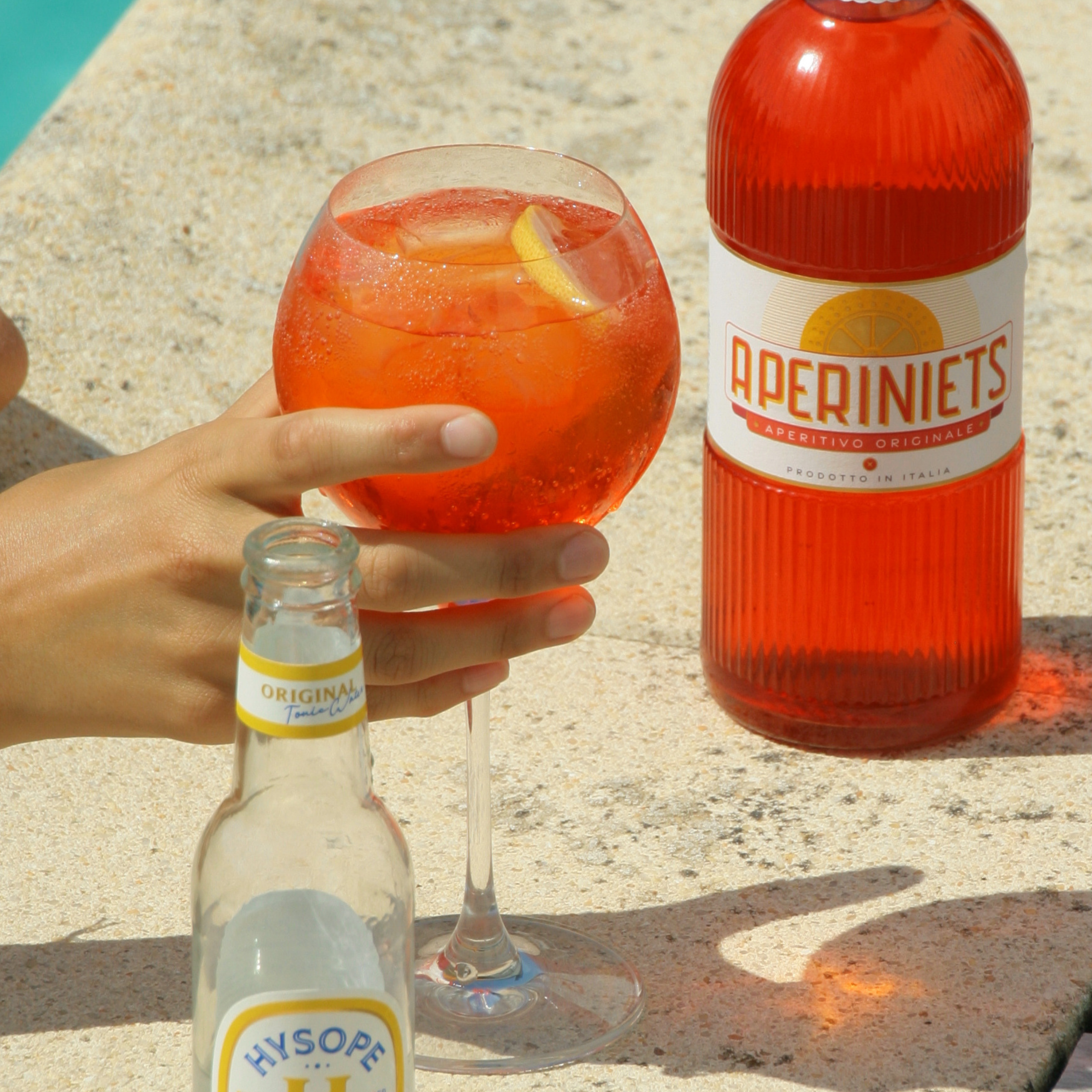 Spritz sans alcool avec la liqueur 0,0% Aperiniets et Tonic Original Hysope
